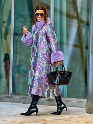 Manteau Audrey en Jacquard Lilas et Fausse Fourrure