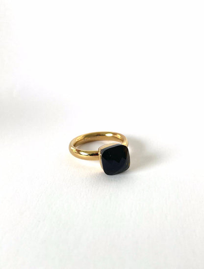 Ring dark brown stone clear